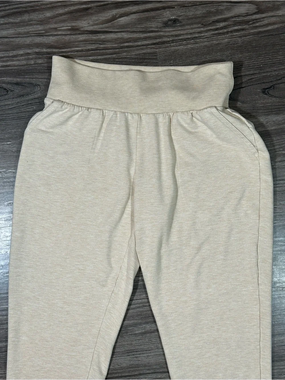 NIKE $70 YOGA FLOW Oatmeal Slim Fit Mid Rise 7/8 Ribbed Cuff Pants M - Picture 4 of 13